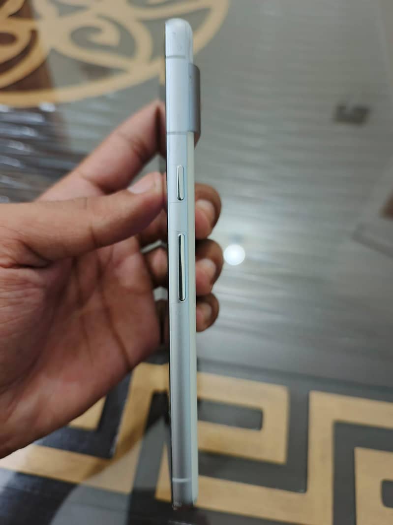 Google Pixel 7 4