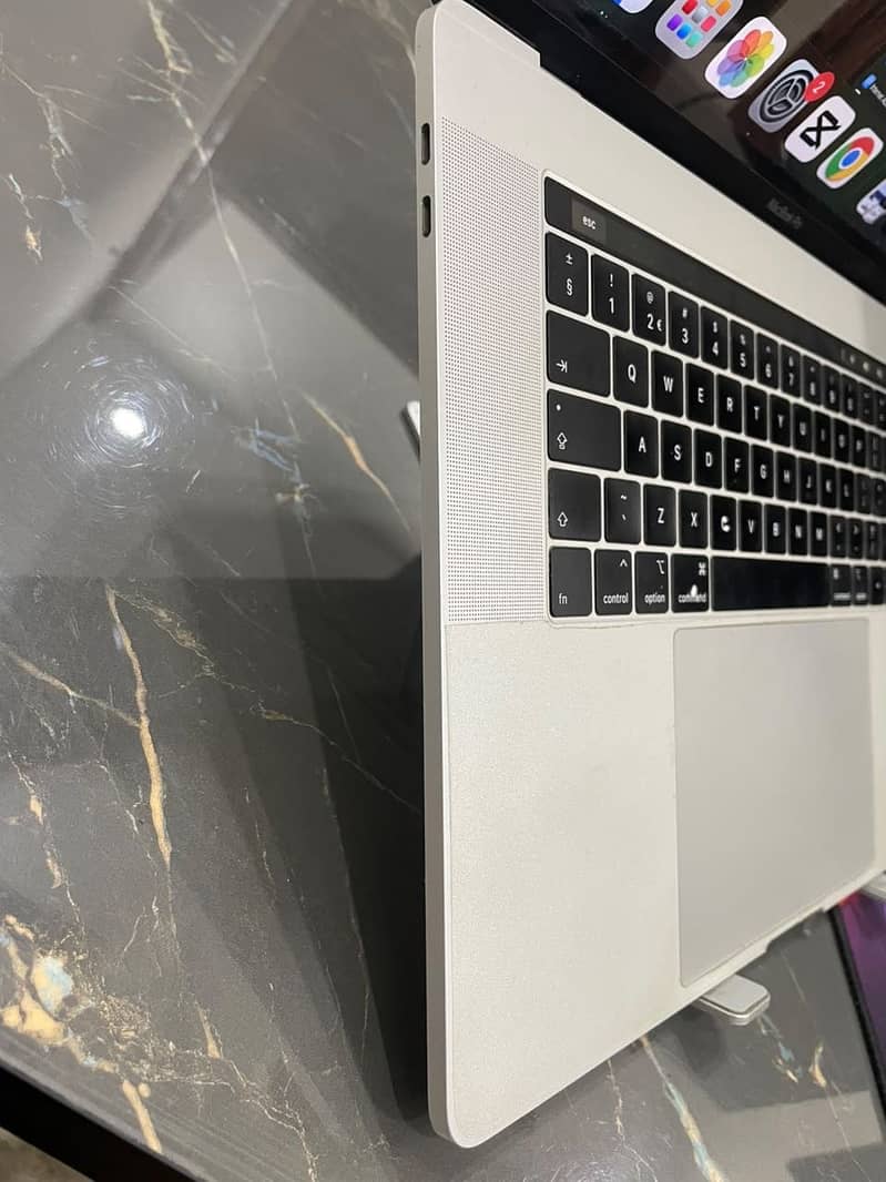 Apple MacBook Pro 4