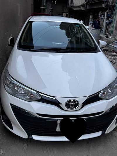 toyota yaris 1.5 automatic {bohot achi condition may}
