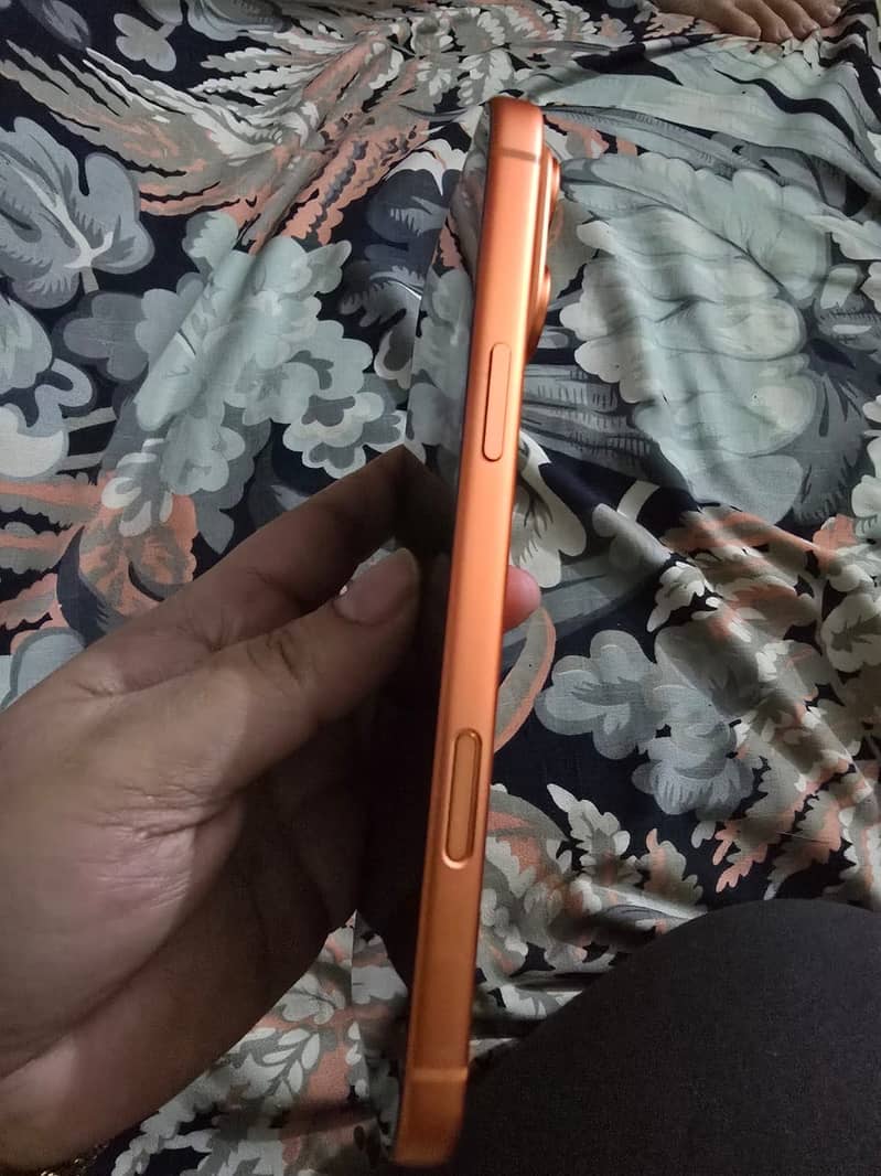Apple iPhone 17 Pro Max 4