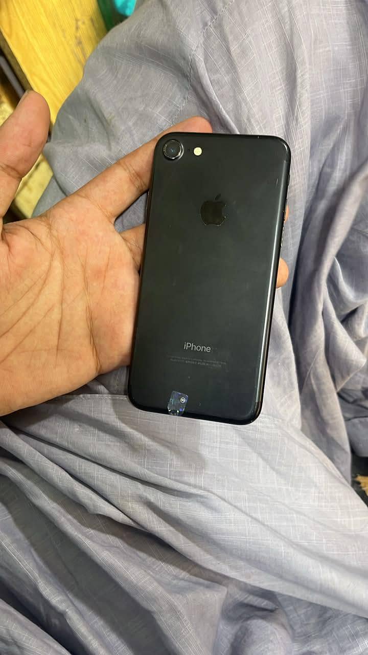 Apple iPhone 7 3