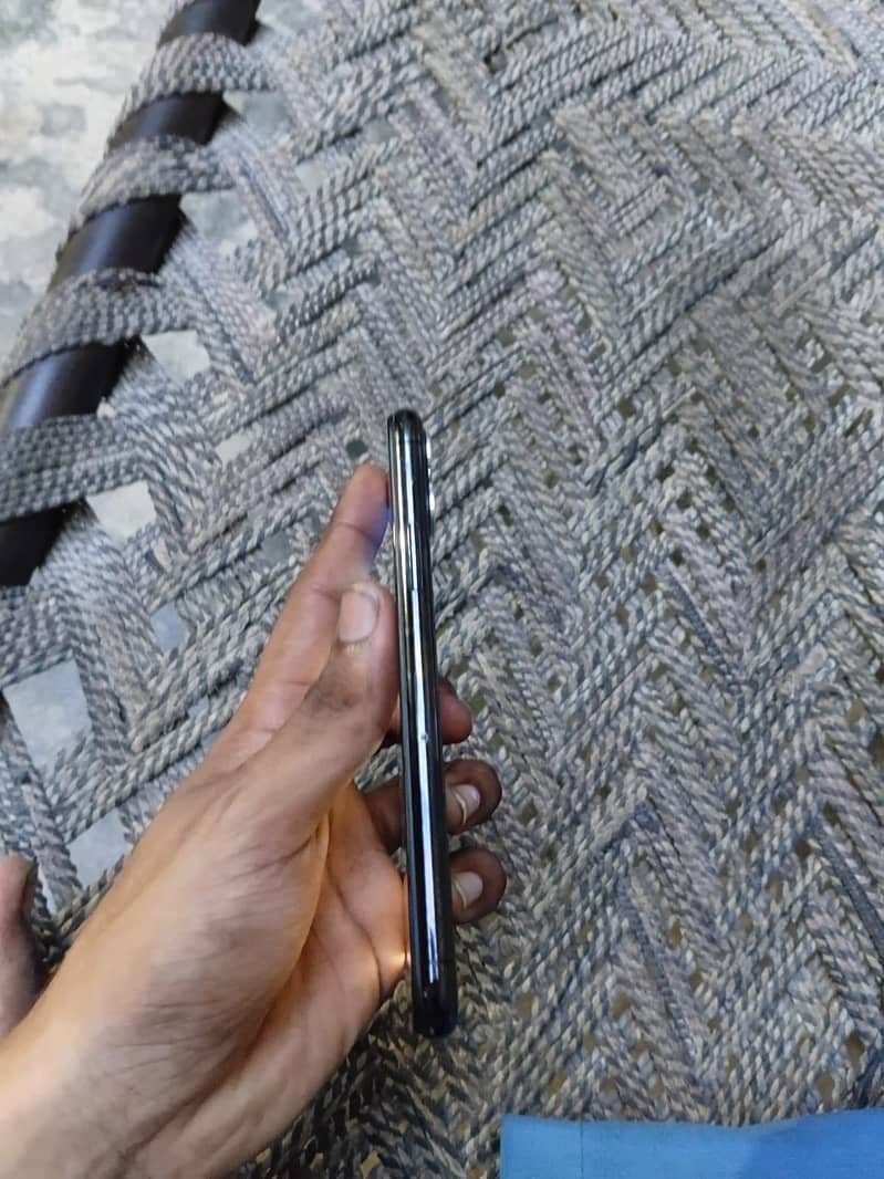 Apple iPhone 11 Pro 2