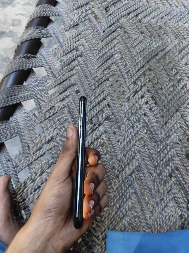 Apple iPhone 11 Pro 3