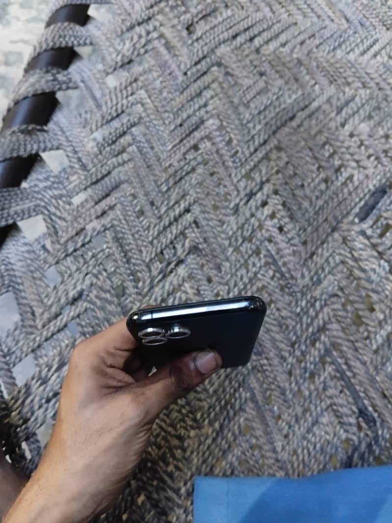 Apple iPhone 11 Pro 4