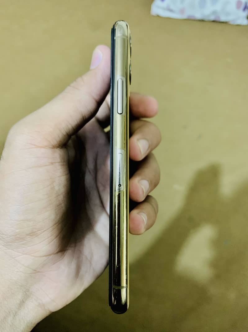 Apple iPhone 11 Pro 2