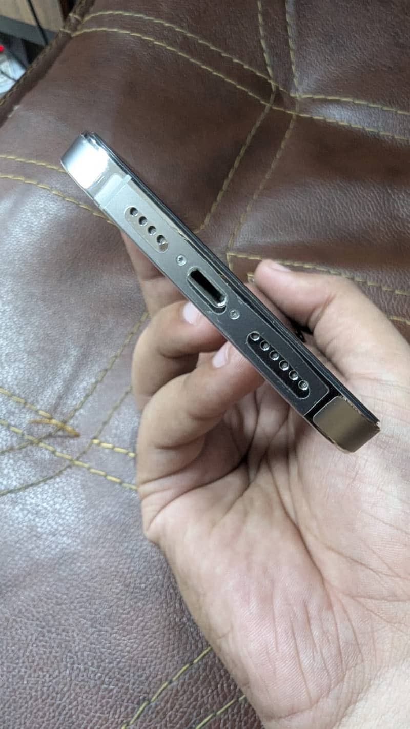 Apple iPhone 13 Pro Max 1