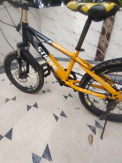 bicycle for 10 to 11 years boys good tyre 's tight brakes