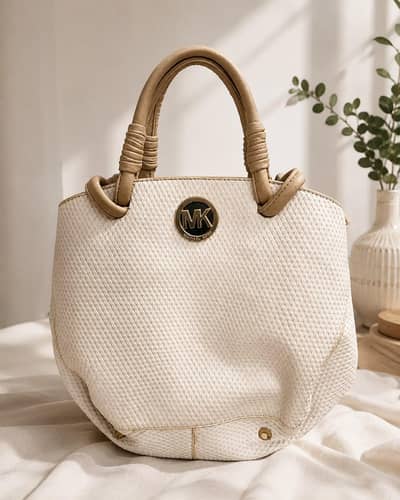 elegent White hand bag