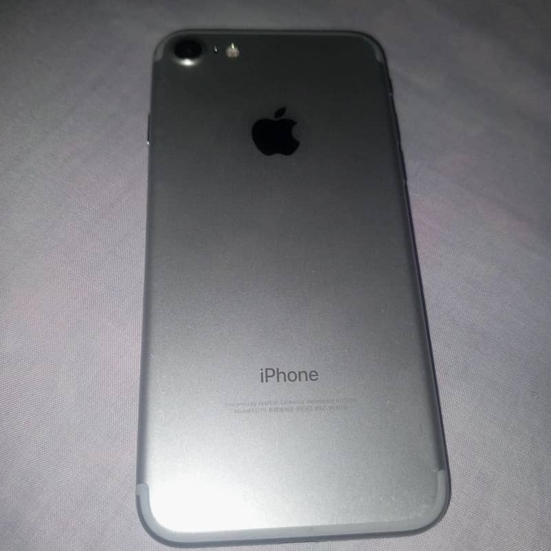 Apple iPhone 7 1