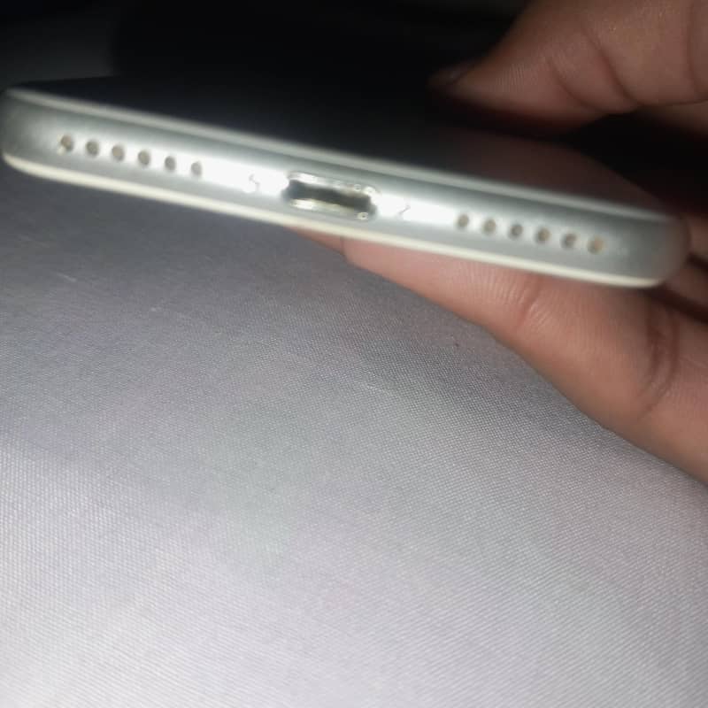 Apple iPhone 7 2