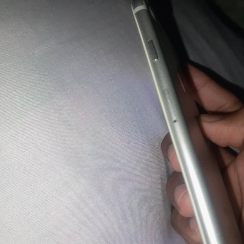Apple iPhone 7 3