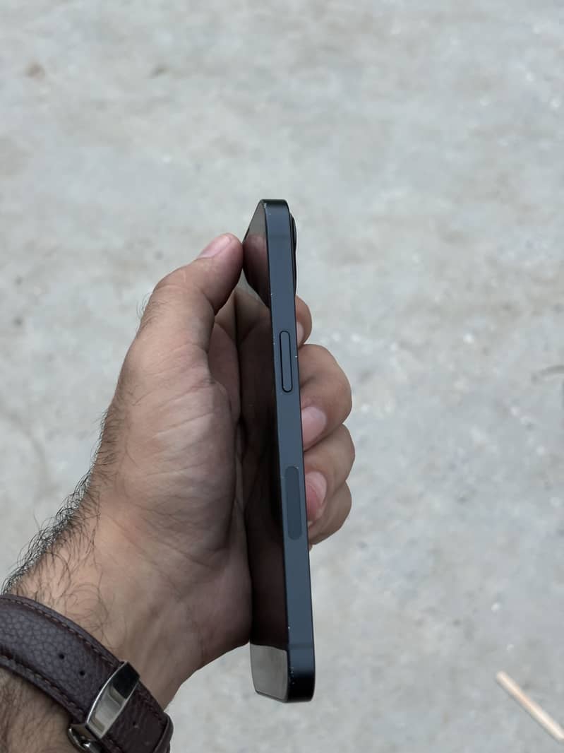 Apple iPhone 13 2