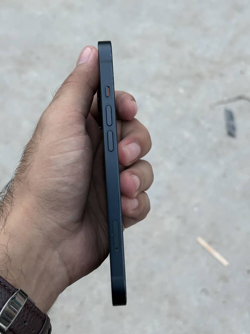 Apple iPhone 13 4