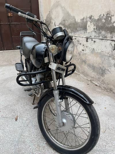 Suzuki GS 150