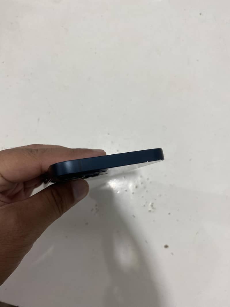 Apple iPhone 13 2