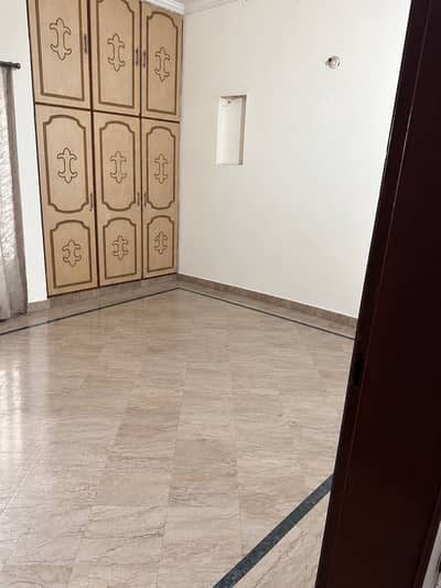 25k rent Full size room available attached washroom