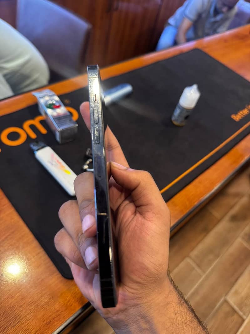 Apple iPhone 13 Pro Max 4