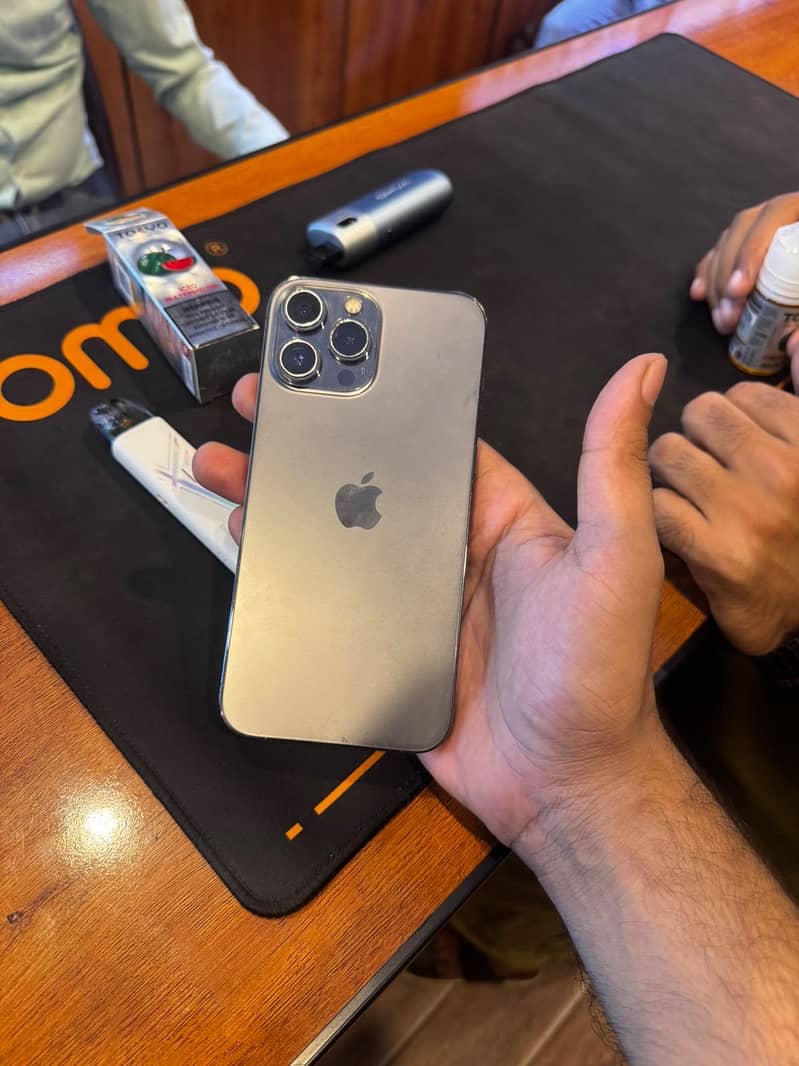 Apple iPhone 13 Pro Max 6