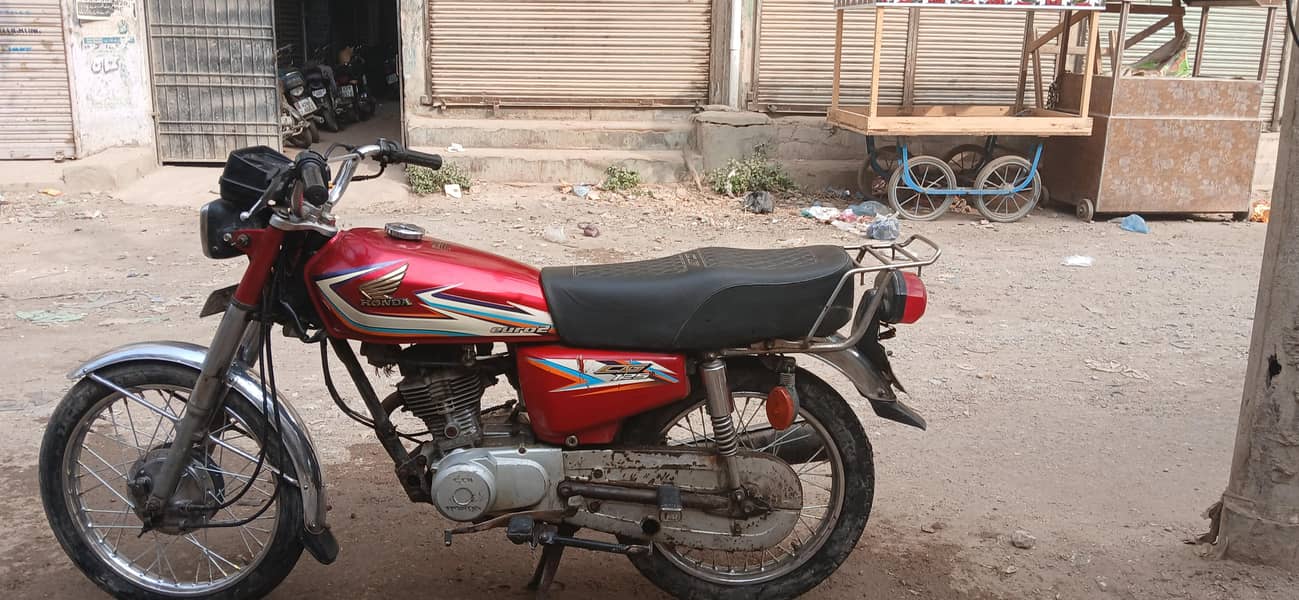 انجن پیک ہے کوئ کام نہی ہےگاڑی مے۔ 3