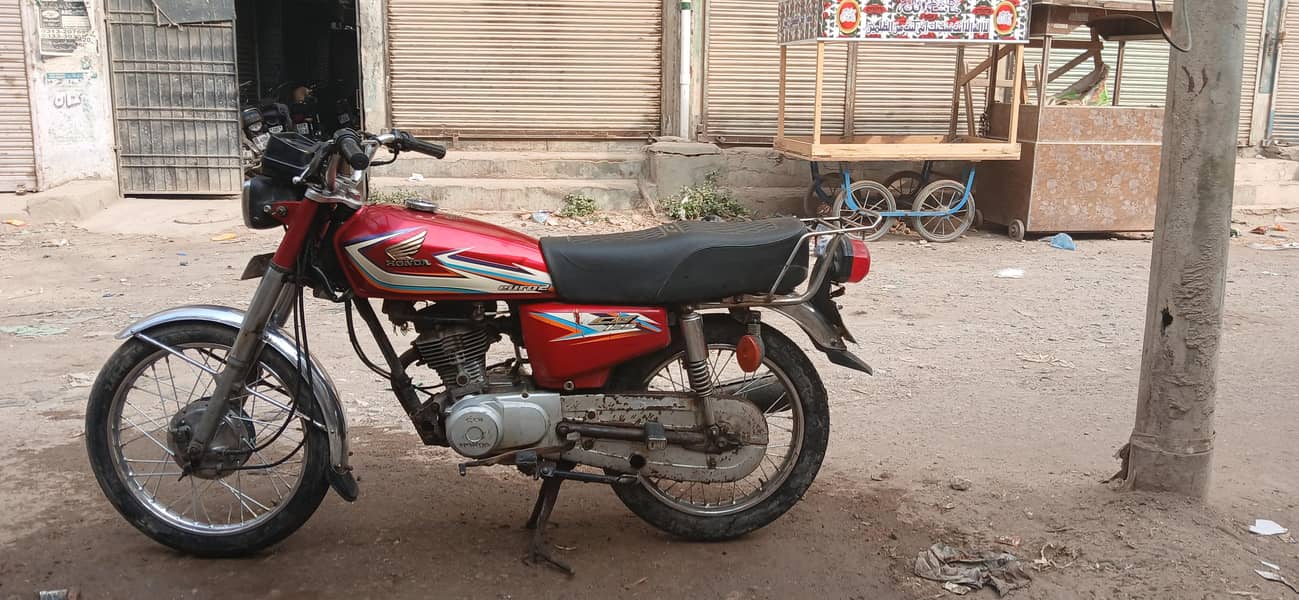 انجن پیک ہے کوئ کام نہی ہےگاڑی مے۔ 4