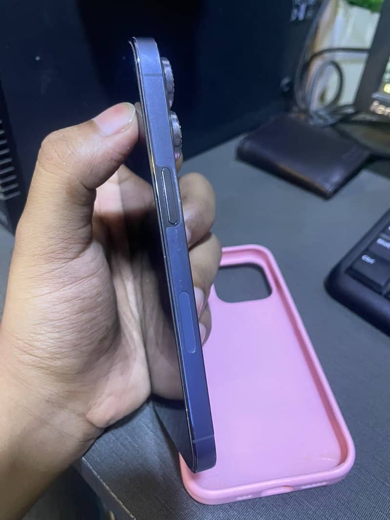 Apple iPhone 13 Pro 2