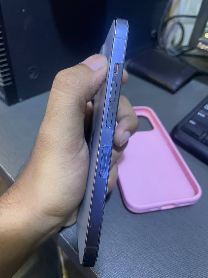 Apple iPhone 13 Pro 4