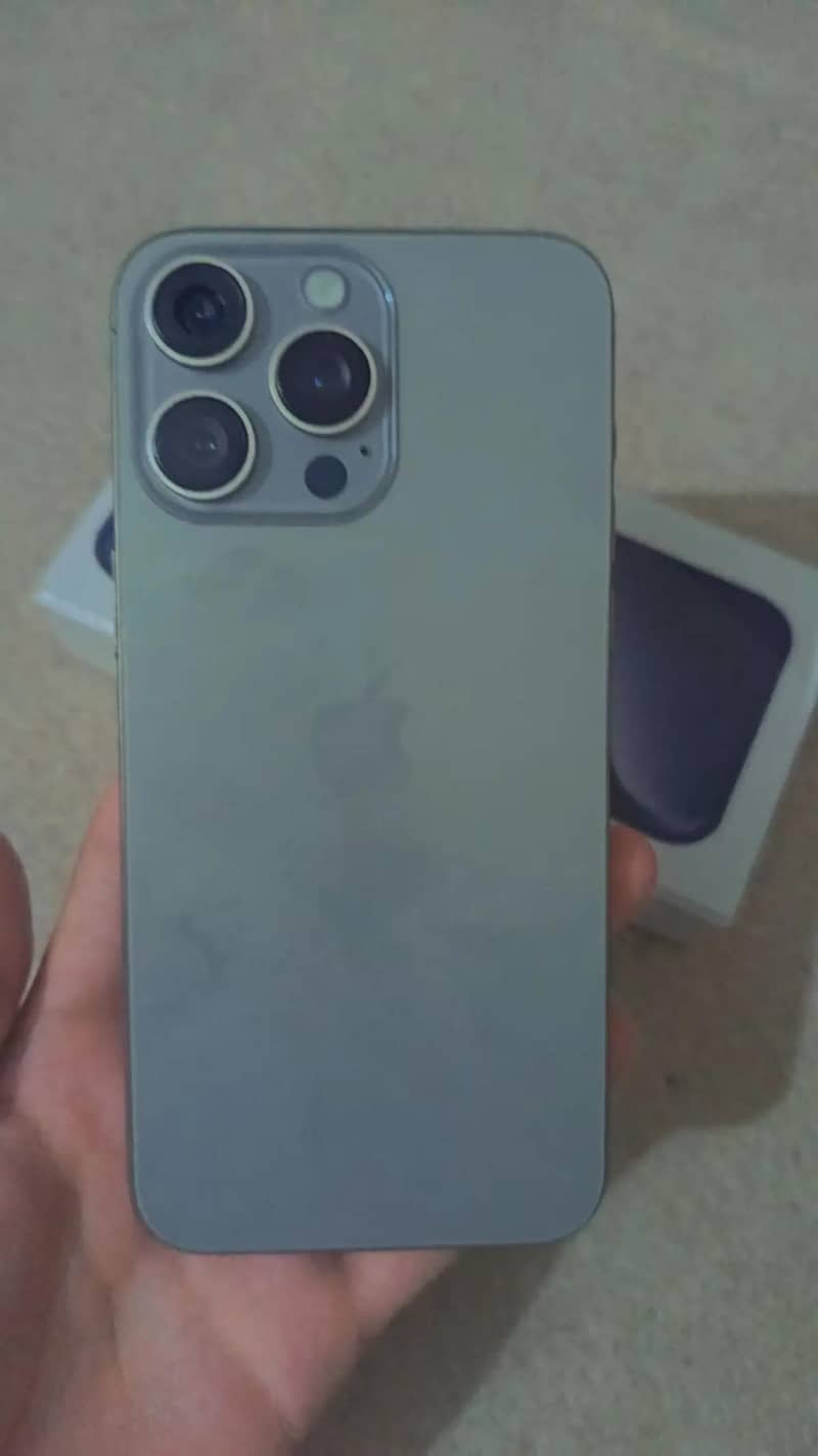 Apple iPhone 15 Pro Max 4