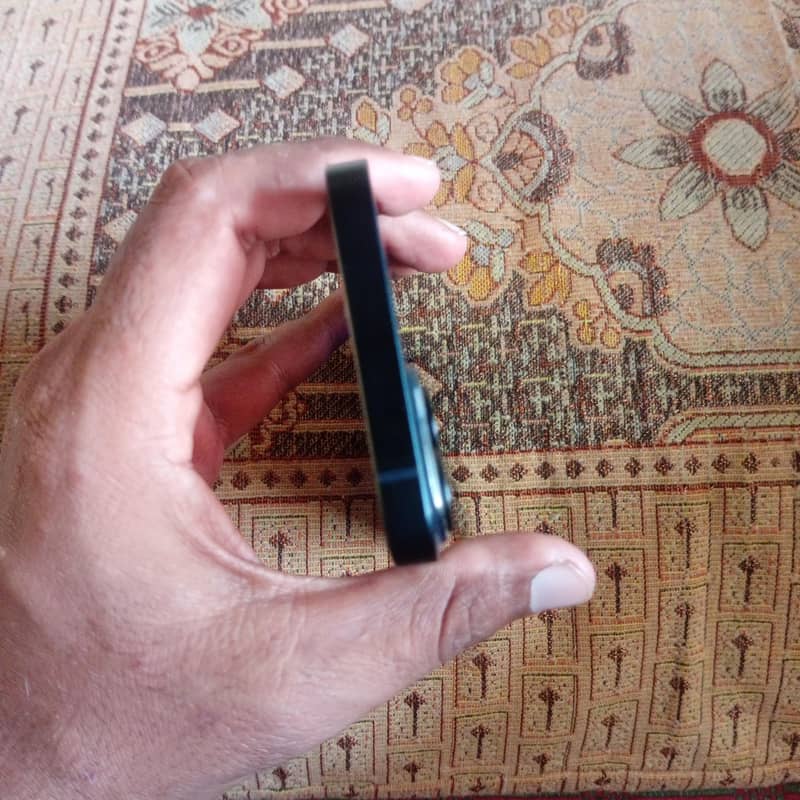 Apple iPhone 14 4