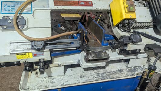 bandsaw cutting machine