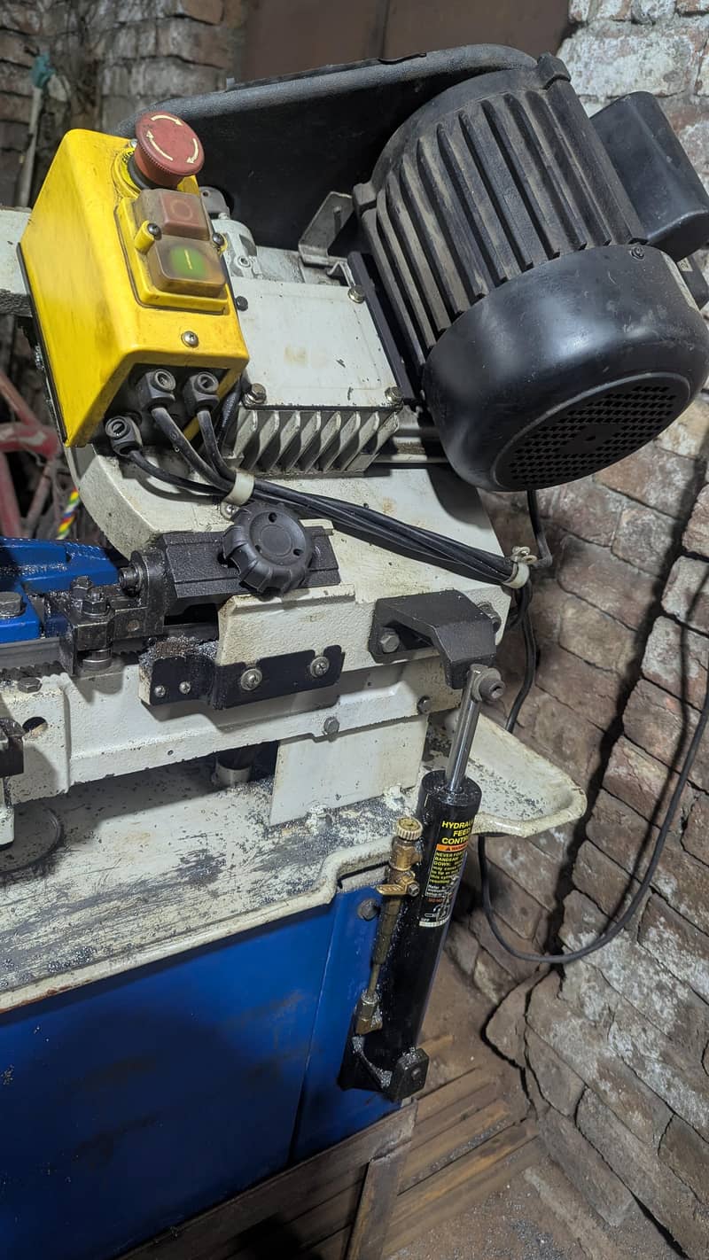 bandsaw cutting machine 1