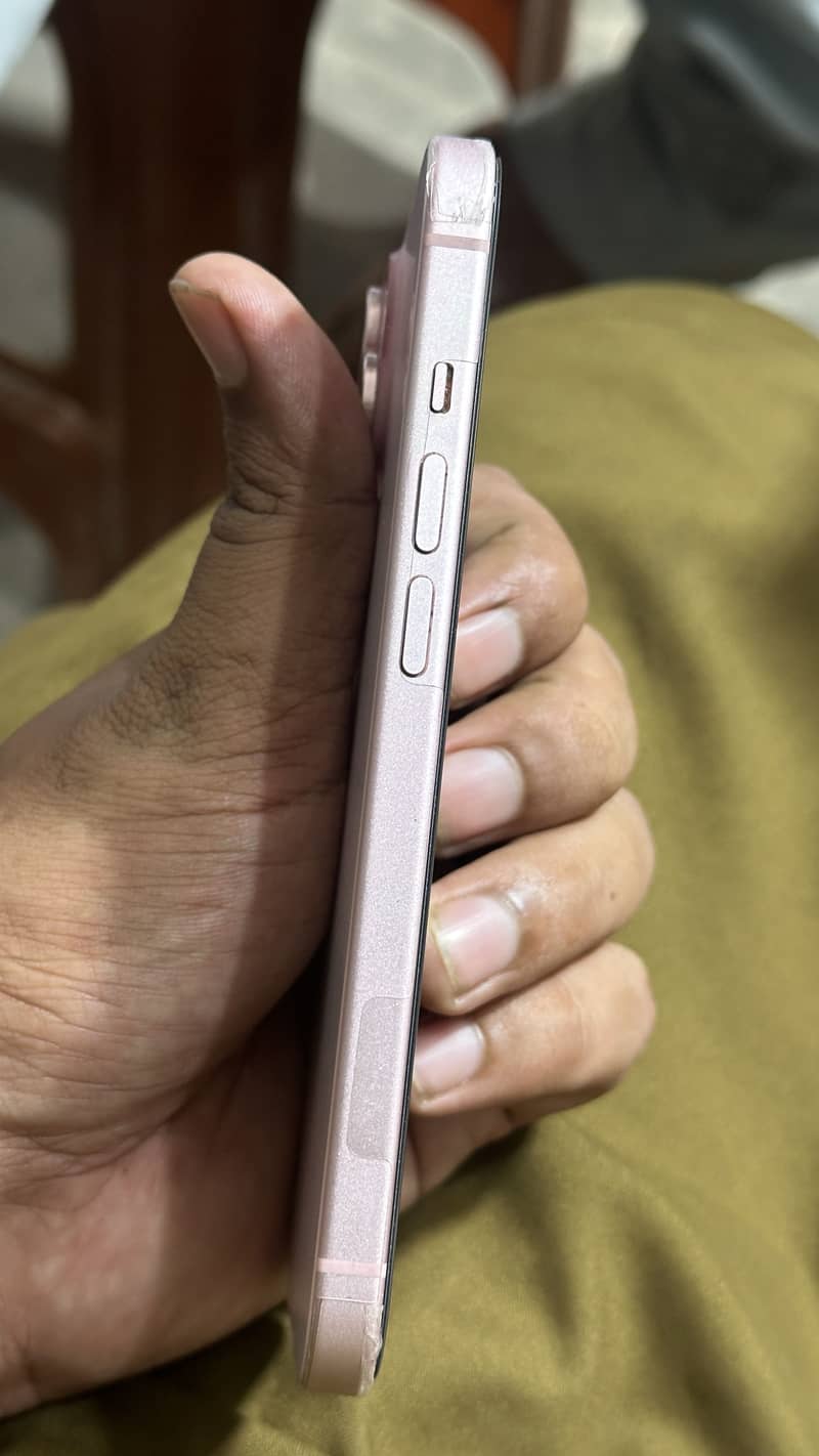 Apple iPhone 15 4