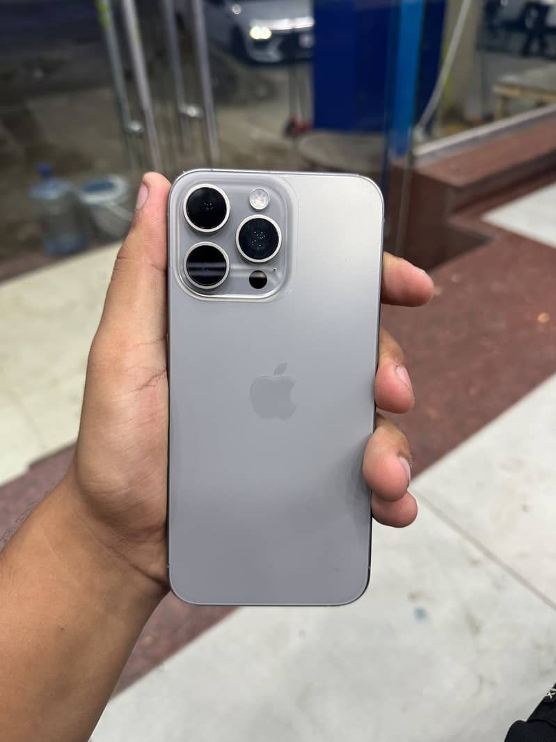 Apple iPhone 15 Pro Max 1