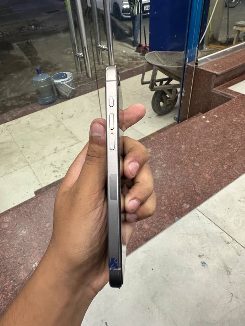 Apple iPhone 15 Pro Max 3