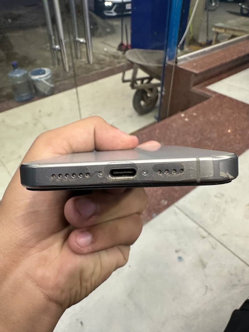 Apple iPhone 15 Pro Max 5