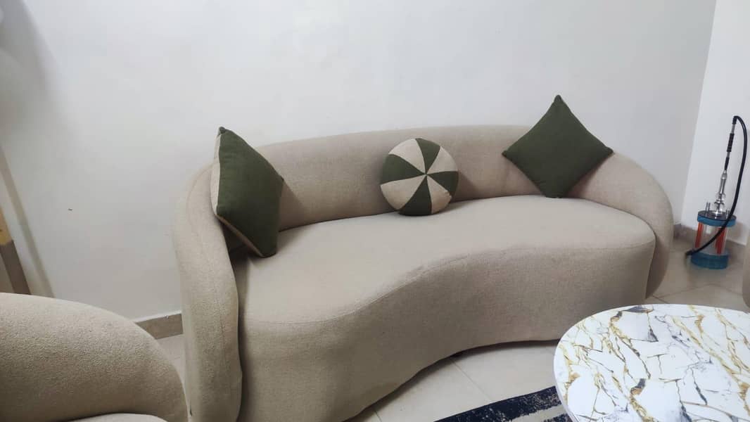 5 seter sofa set with table 1