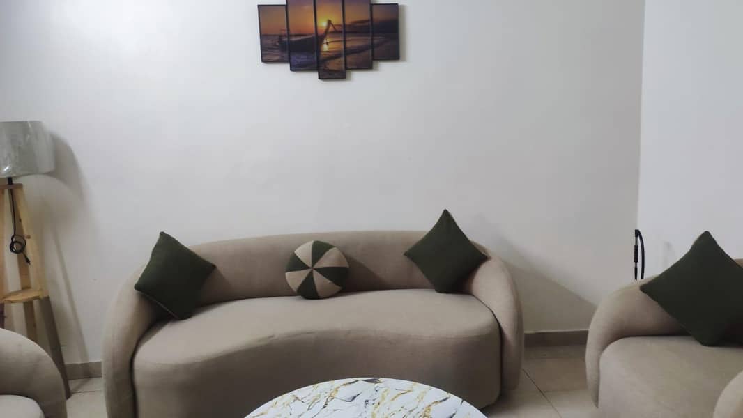 5 seter sofa set with table 4