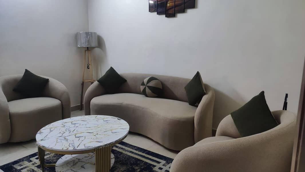 5 seter sofa set with table 5