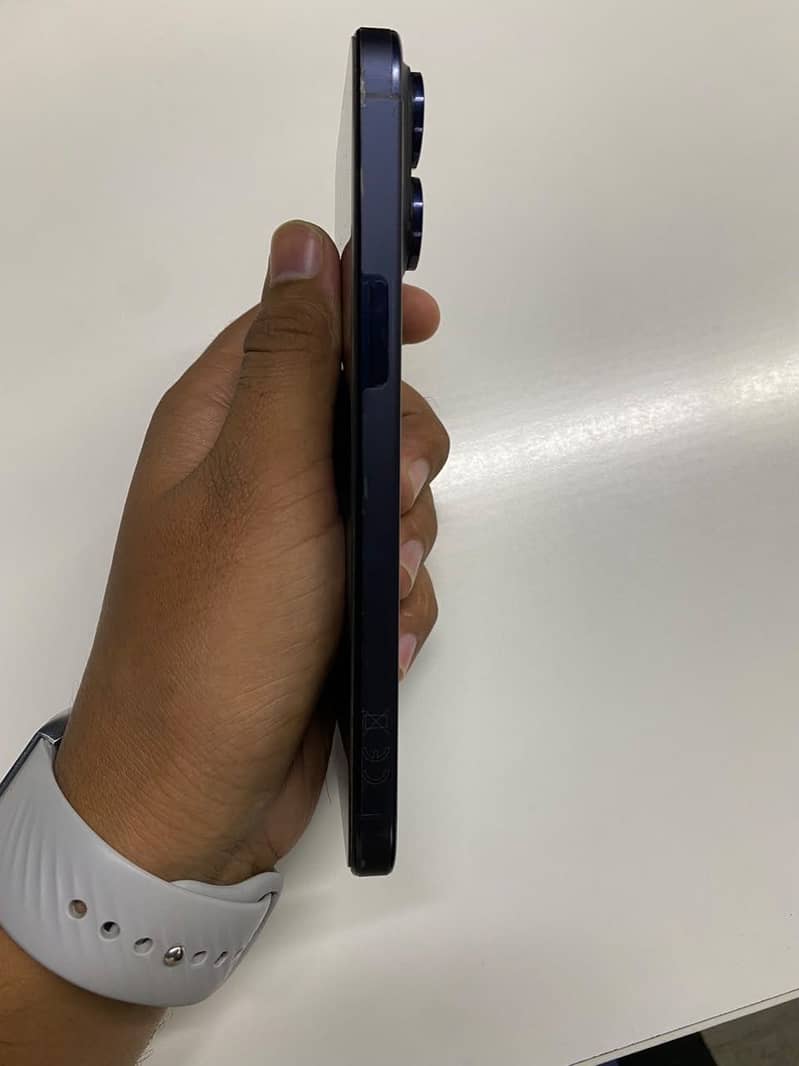 Apple iPhone 15 Pro Max 2