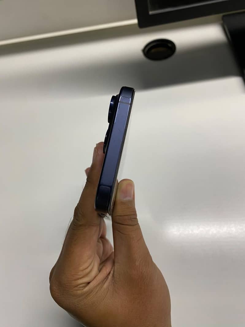 Apple iPhone 15 Pro Max 4