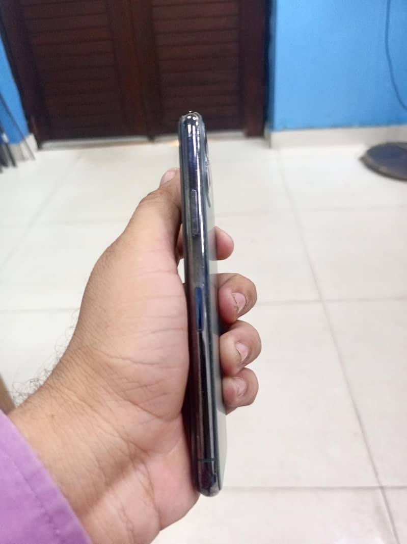 Apple iPhone 11 Pro 1