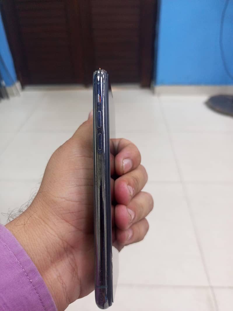 Apple iPhone 11 Pro 2