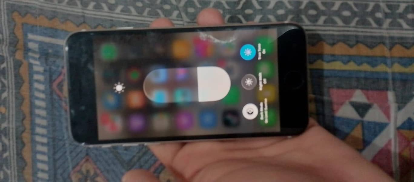 Apple iPhone SE 6