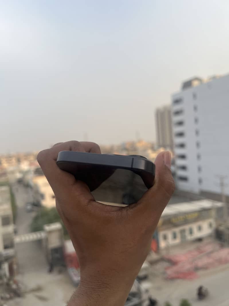 Apple iPhone 15 Pro 3