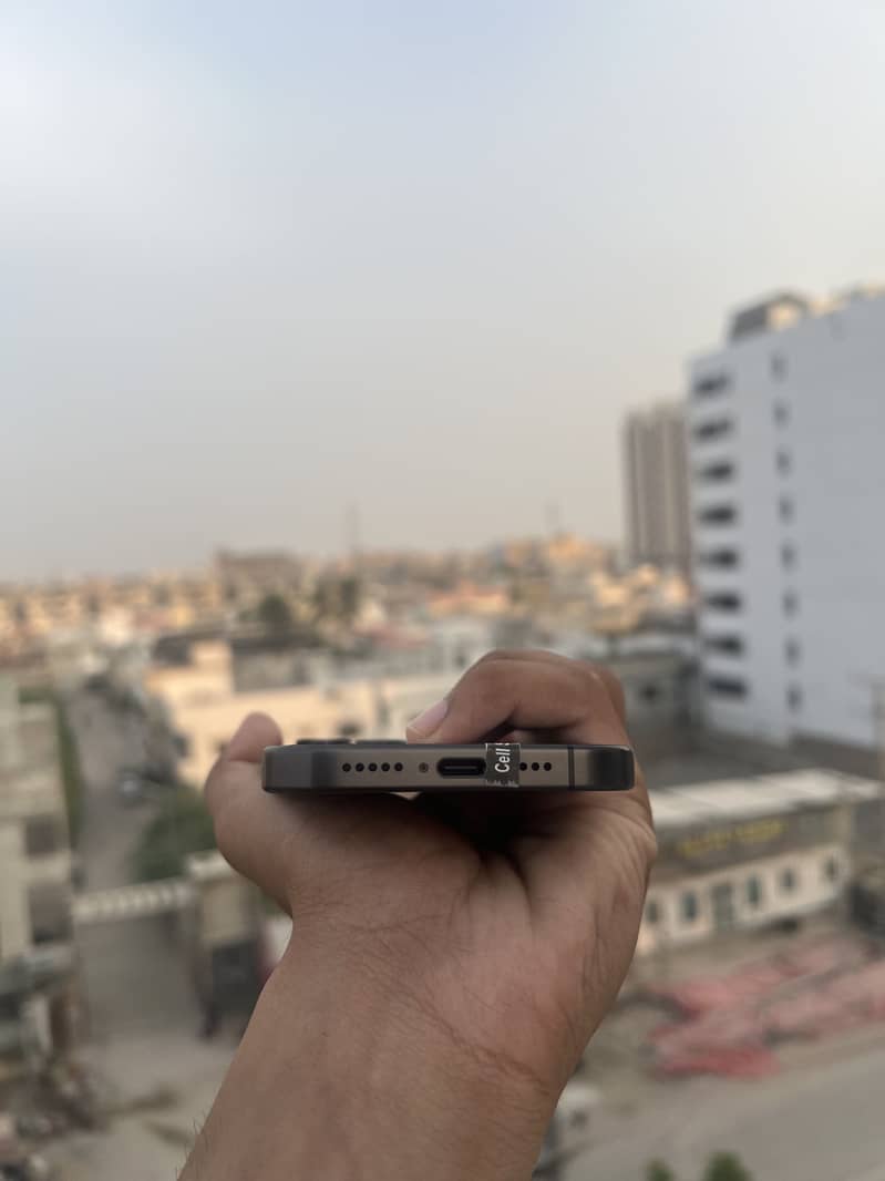 Apple iPhone 15 Pro 4