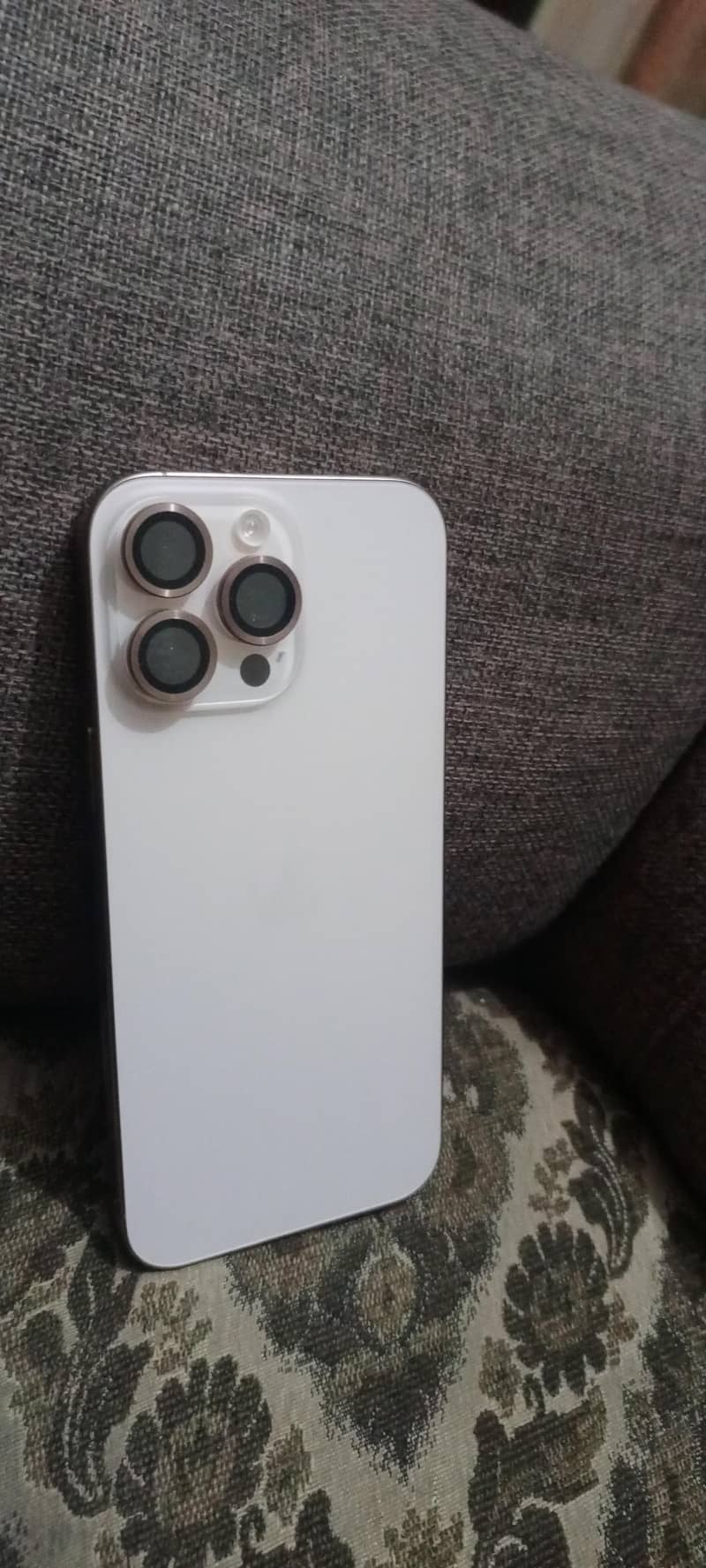 Apple iPhone 16 Pro Max 1