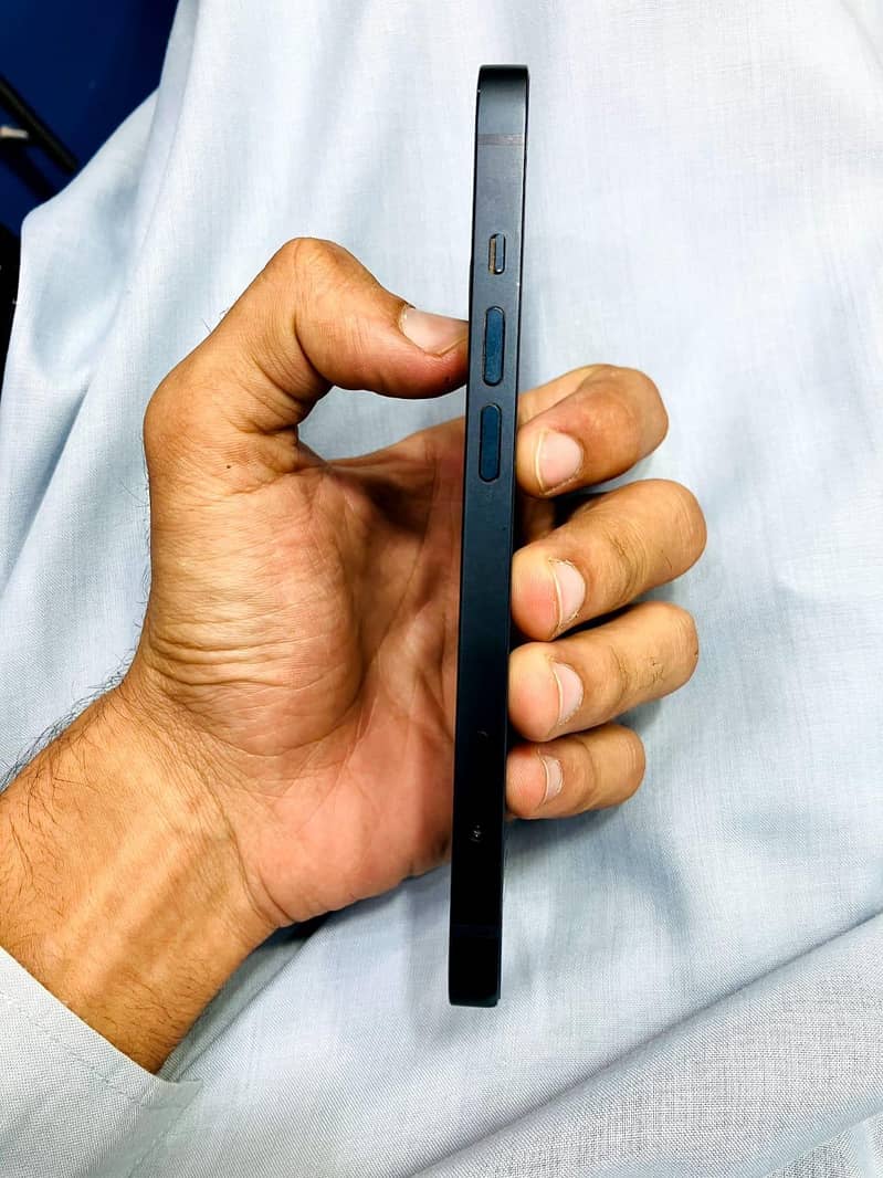 Apple iPhone 13 1