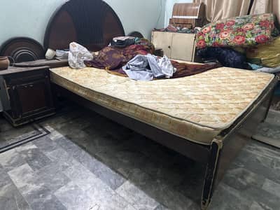 A queen size bed set and a king size bed