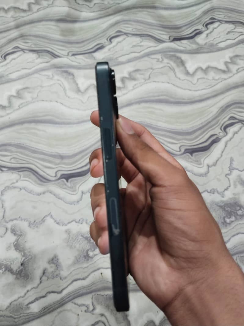 Apple iPhone 13 2