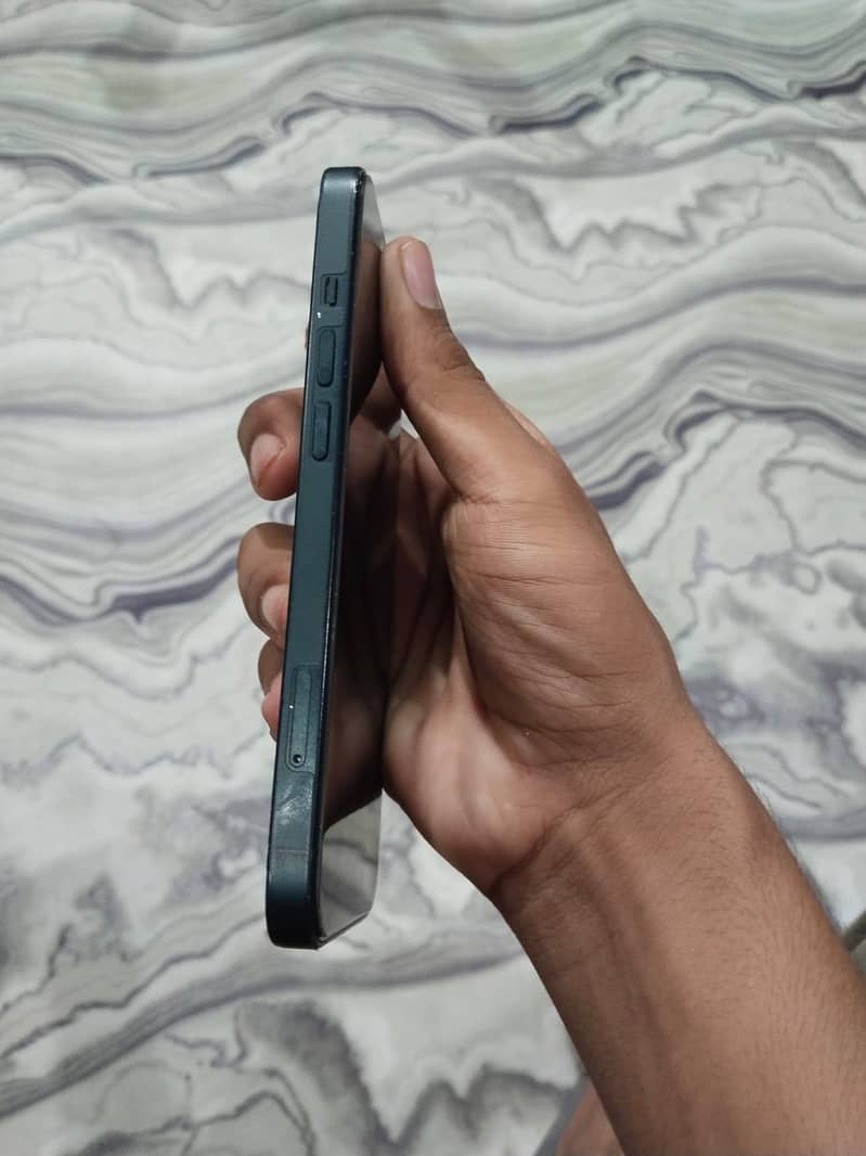 Apple iPhone 13 5