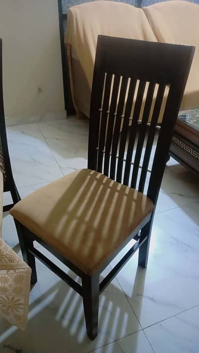 Used Dinning Table with 6 chairs 8/10 condition.